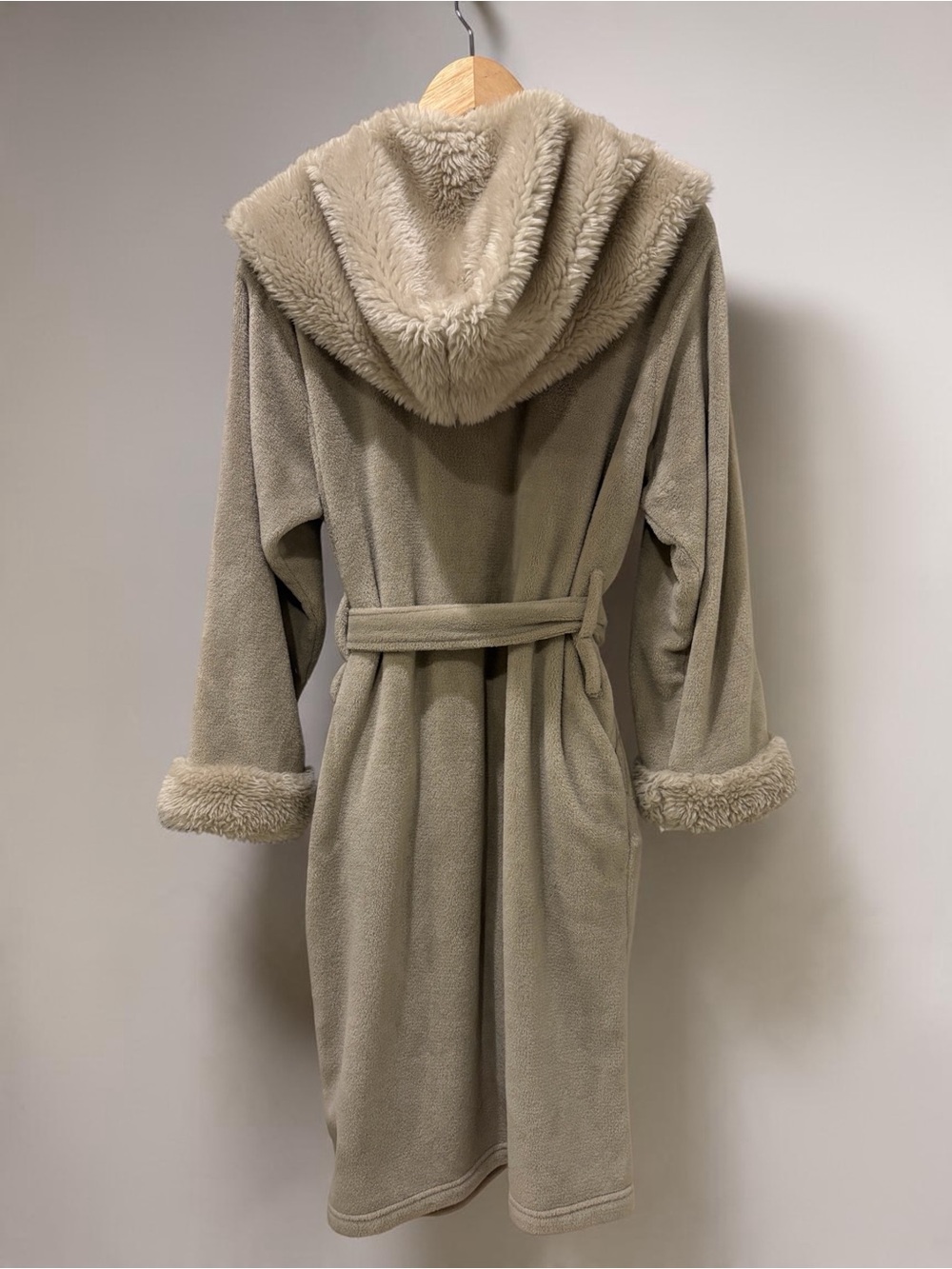 Pottery Barn Alpine Faux Fur Robe - Picture 2 of 2